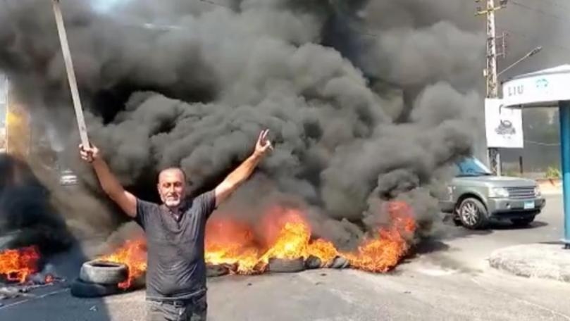 Tyre road blocked at Abbasiye roundabout towards Sidon