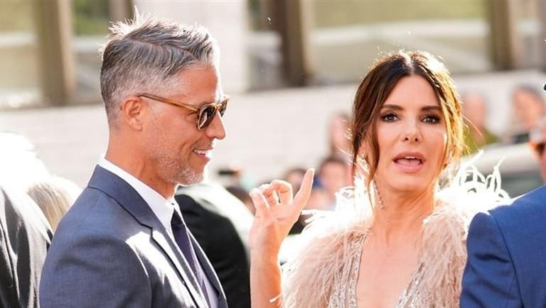 الظهور الأول لساندرا بولوك منذ وفاة حبيبها