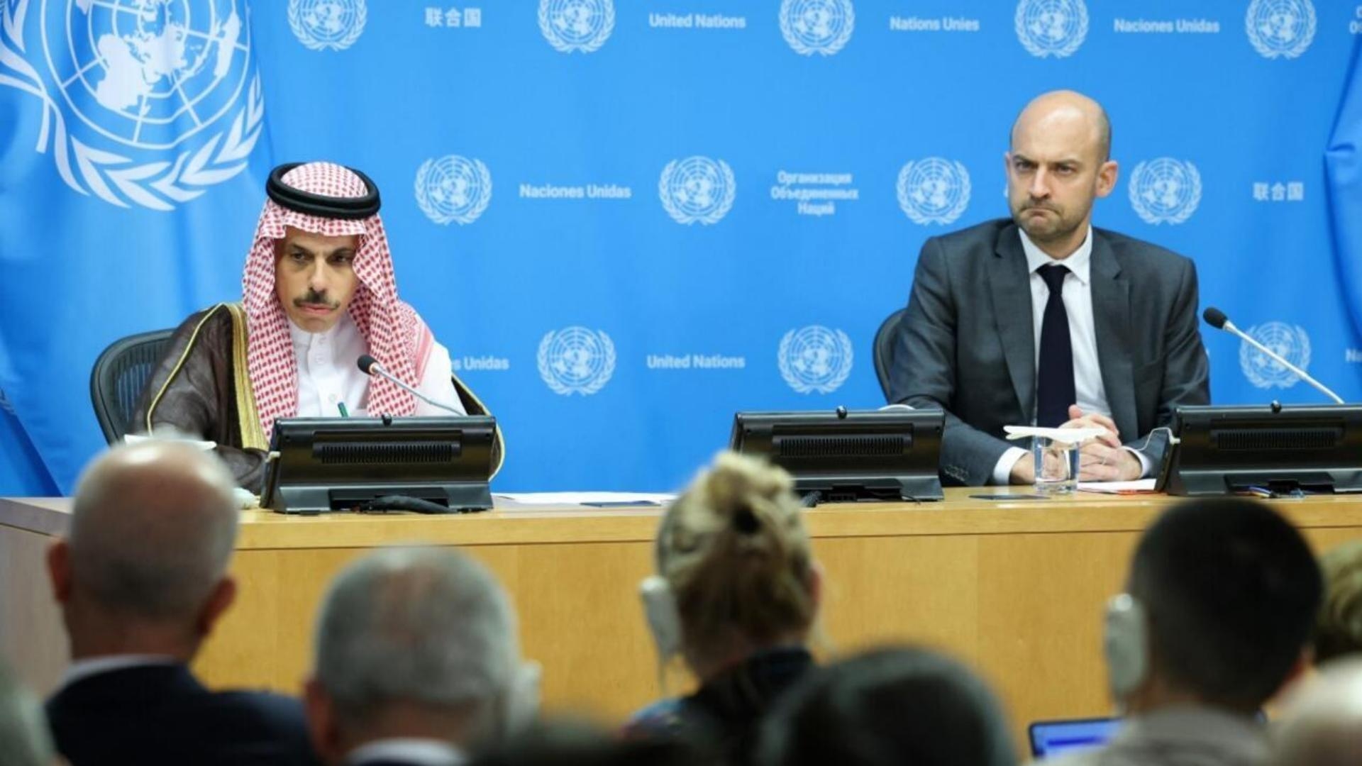 "حلّ الدولتين"... صفعتان لمحور الممانعة وإسرائيل