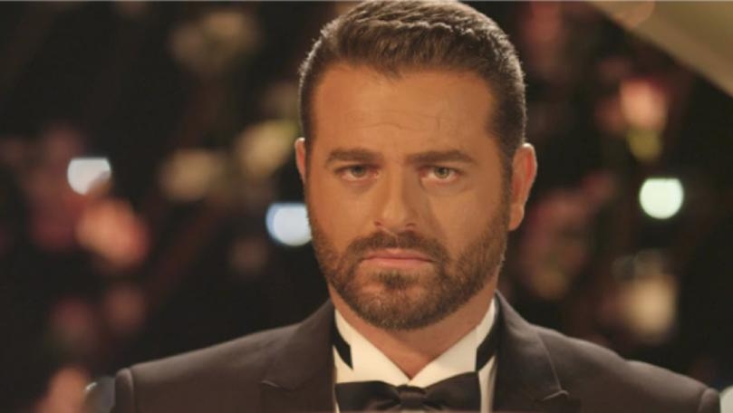 يوسف الخال بصورة لافتة من طفولته... وبين كبيرين من بلاده