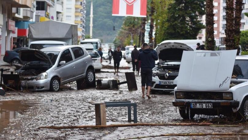 Heavy rains trigger floods, disrupt life in Antalya