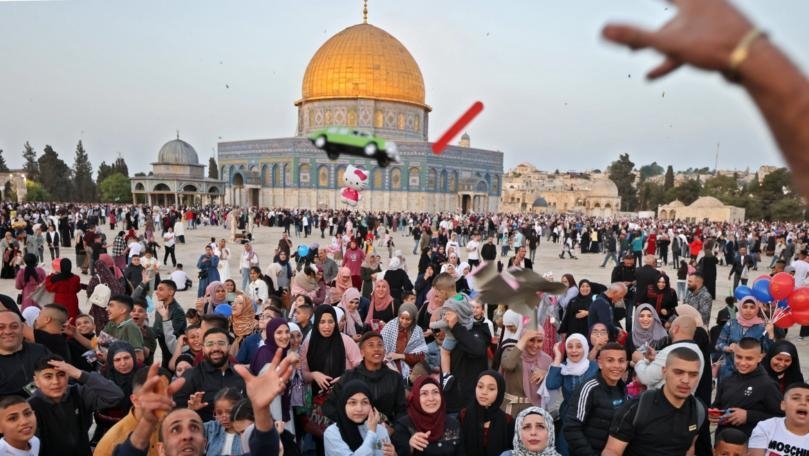 Photos: Muslims Around the World Celebrate Eid al-Fitr 2022