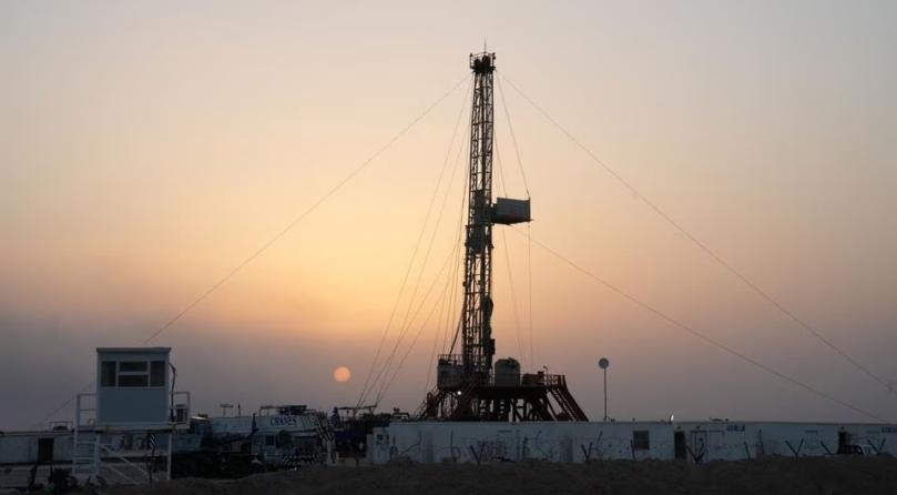 Oil snaps declining streak as Saudi, Russia meeting calms markets