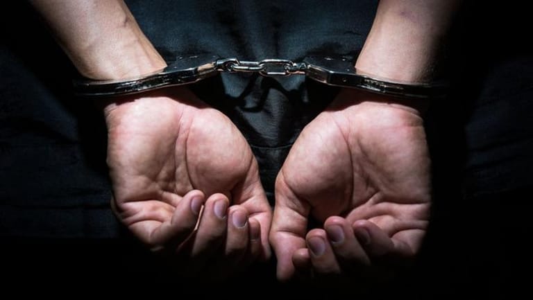 بعد وفاة طفل بسبب مشاهد مرعبة... توقيف 3 أشخاص