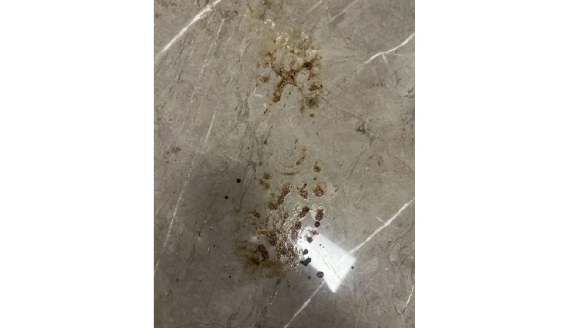 بالصور: هجوم على بلديّة وتحطيم وتخريب