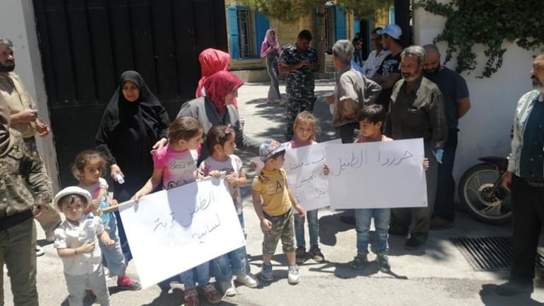 اعتصام لأهالي طفيل في بعلبك ومطالبة بدخول الجيش إلى بلدتهم