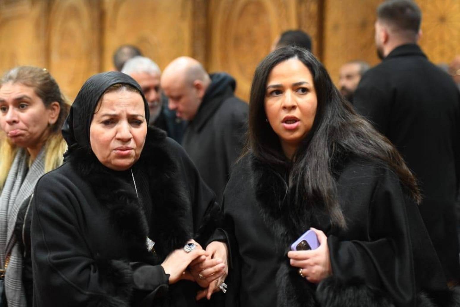 نجوم مصر يحتشدون في عزاء السبكي