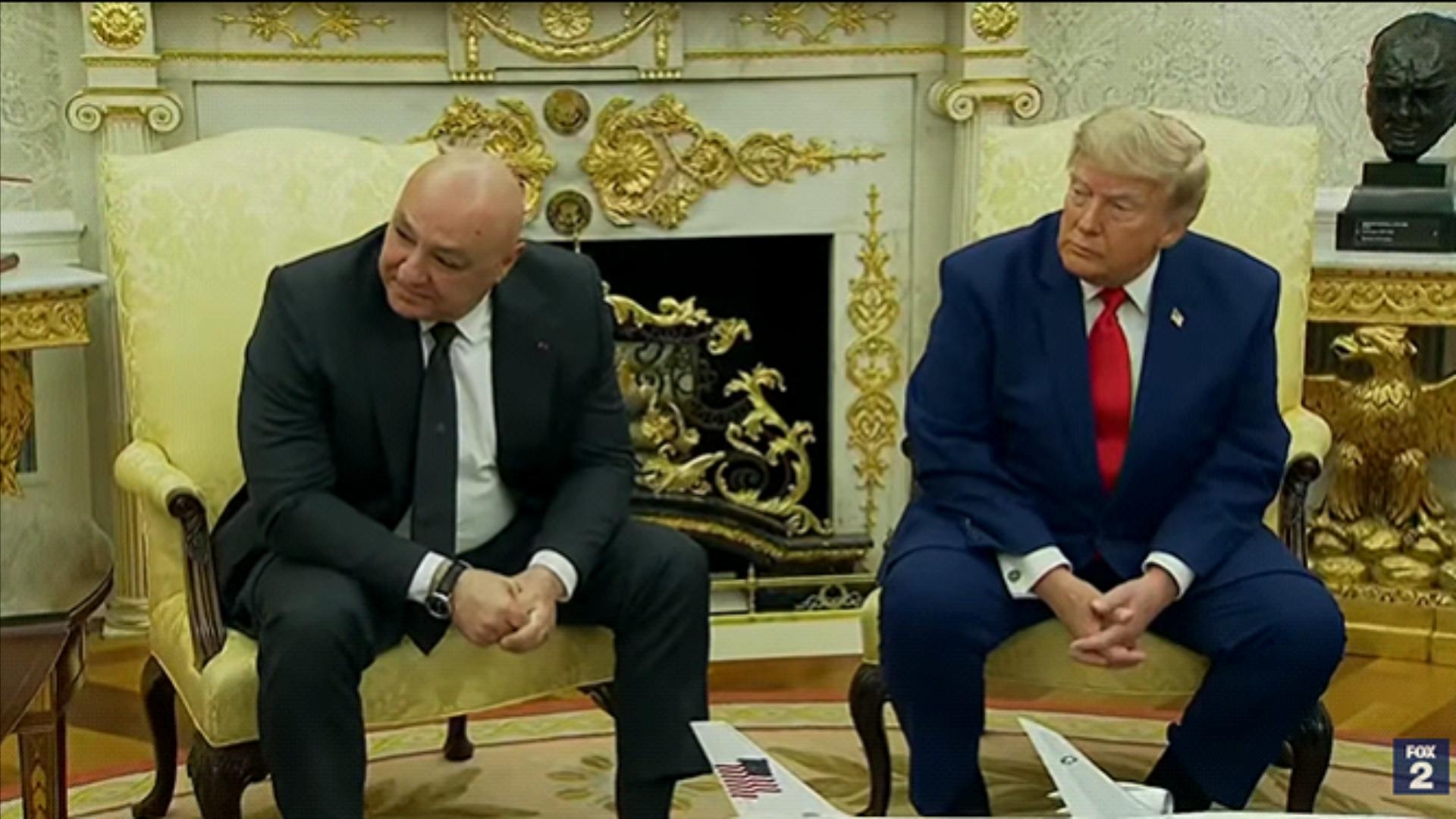 بالصور: لغة الجسد تكشف ما لم يقله عون وترامب!