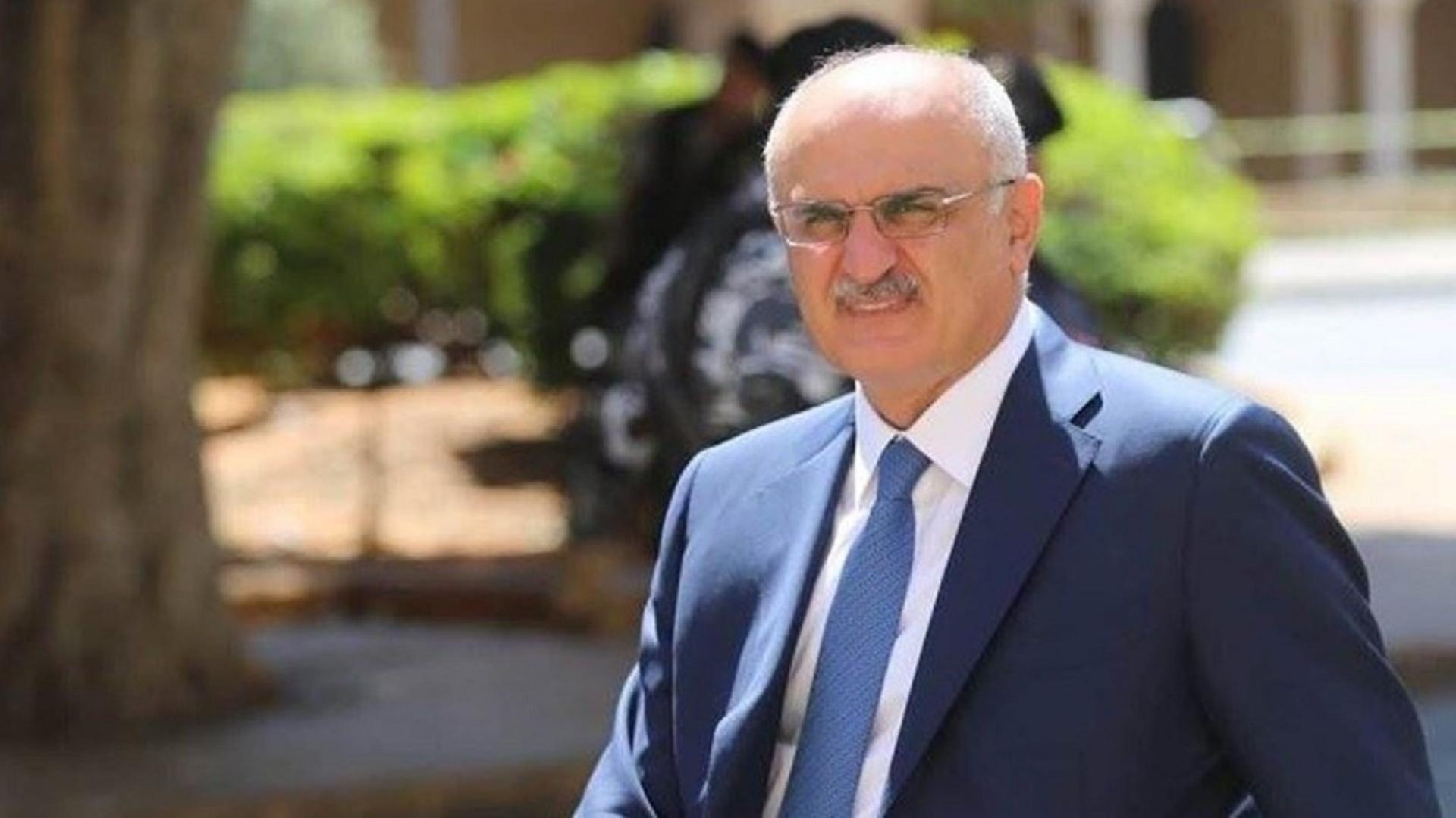 حين فرك عون أصابع رجلَي باسيل!