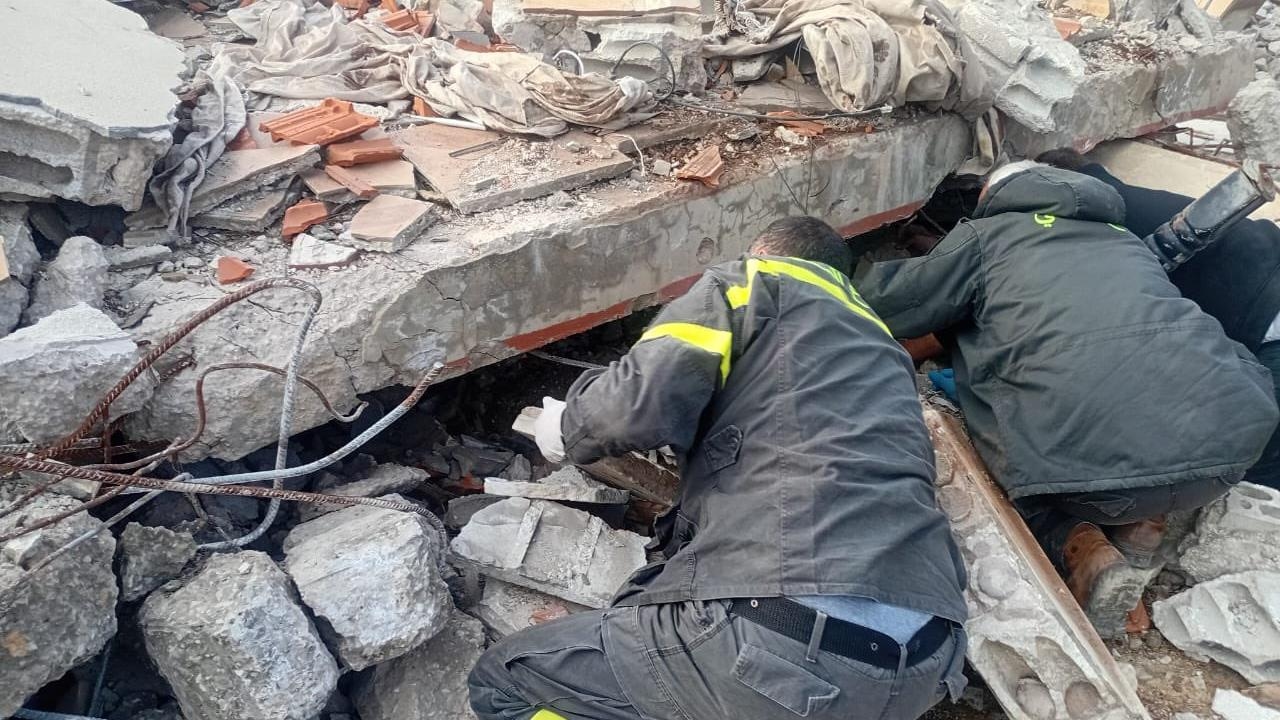 بالصّور: انتشال جثامين ٢٣ شهيدًا من تحت الأنقاض في قرى حدودية