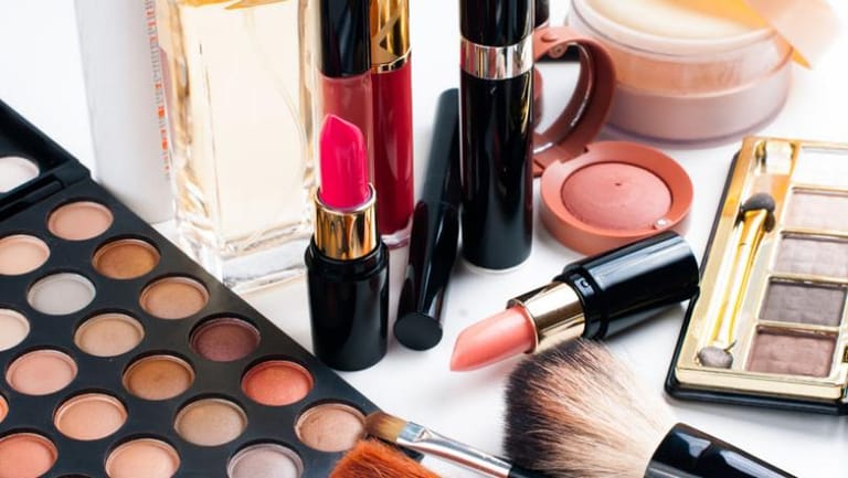 Woman Left in ‘Excruciating Pain’ and Partially Blind Due to Dirty Makeup Bag