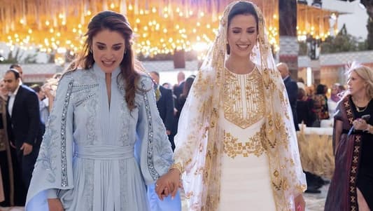 بالصور: الملكة رانيا تتألق بفستان من تصميم سعيد قبيسي