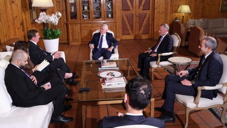 فرنجيّة بحث مع سفير بريطانيا في شؤون عامة