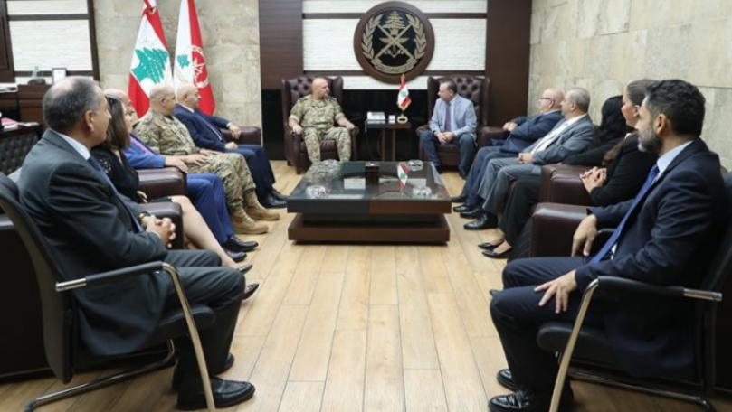 قائد الجيش استقبل وفدًا من نادي الصحافة