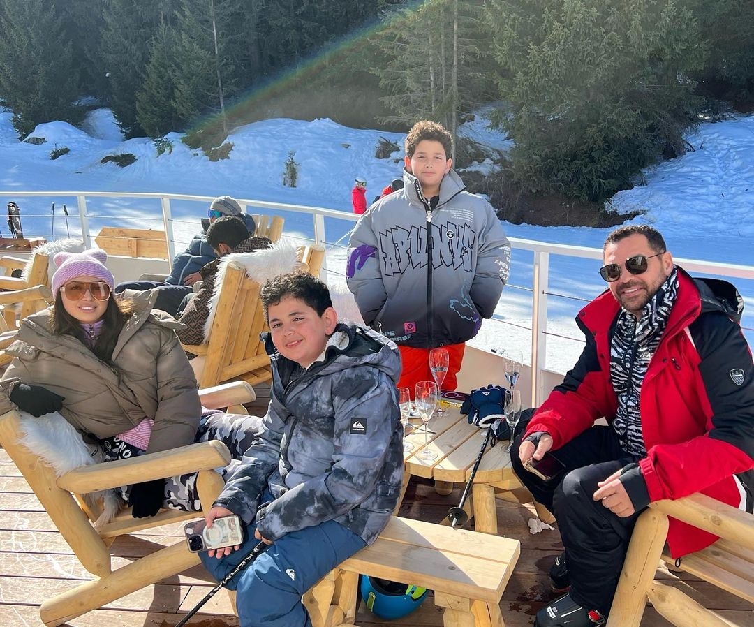 بالصور: نجلا أصالة في إجازة مع والدهما طارق العريان ونيكول سعفان