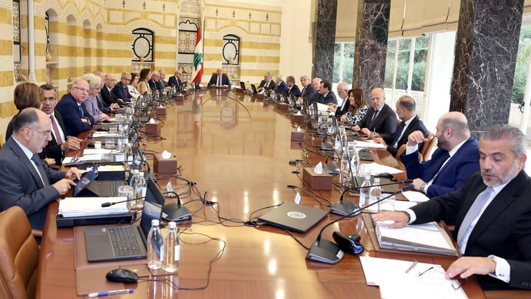 الحكومة اللبنانية تُرجئ الحسم... والأنظار نحو تقرير اللجنة الوزارية