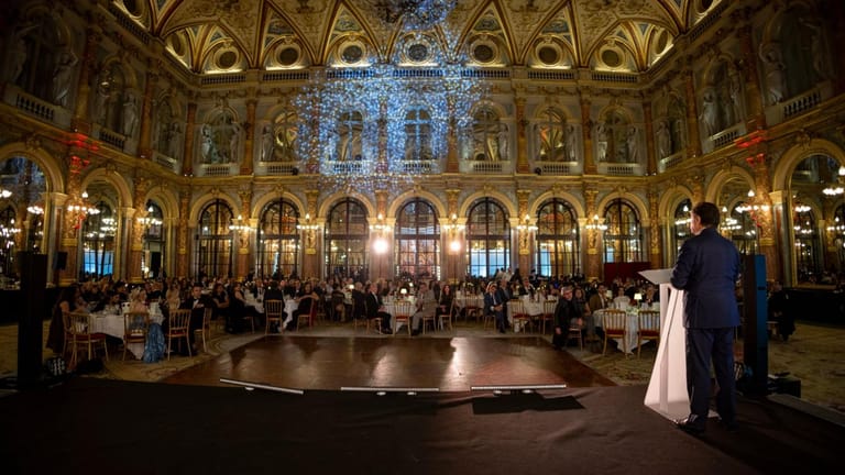 باريس تحتضن "Gala du Soleil" دعمًا لنساء لبنان… والشاعر للمغتربين: أجمل صورة عن لبنان