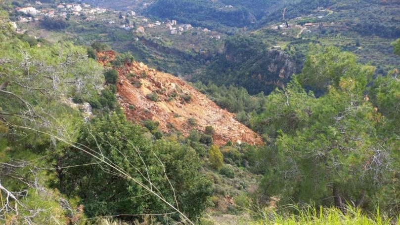 بالصور: جبلٌ في لبنان يزحل...