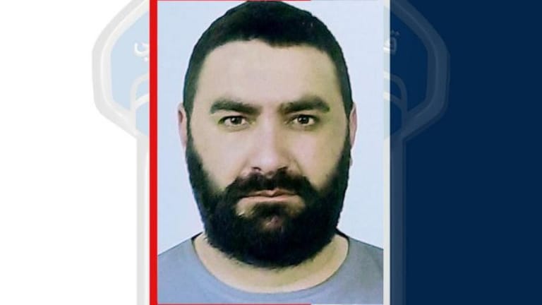 بالصّورة: أقدم مع آخرين على سرقة شيكات بقيمة 6 ملايين دولار بطريقة احتياليّة