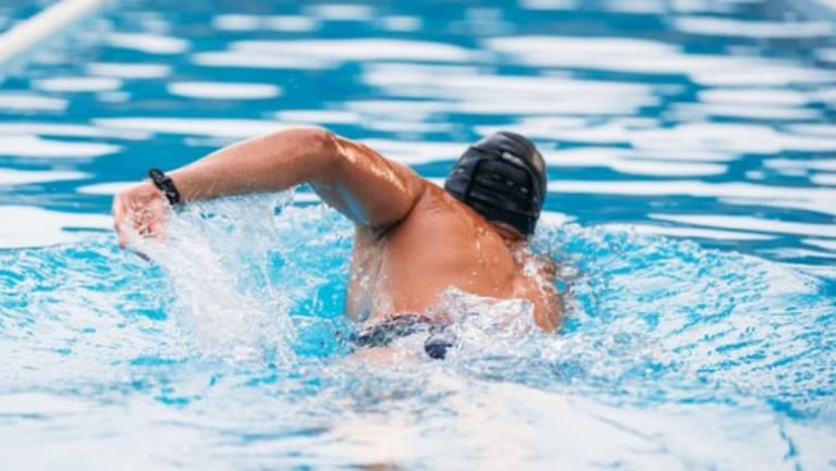 سلسلة إرشادات ونصائح لممارسة السباحة