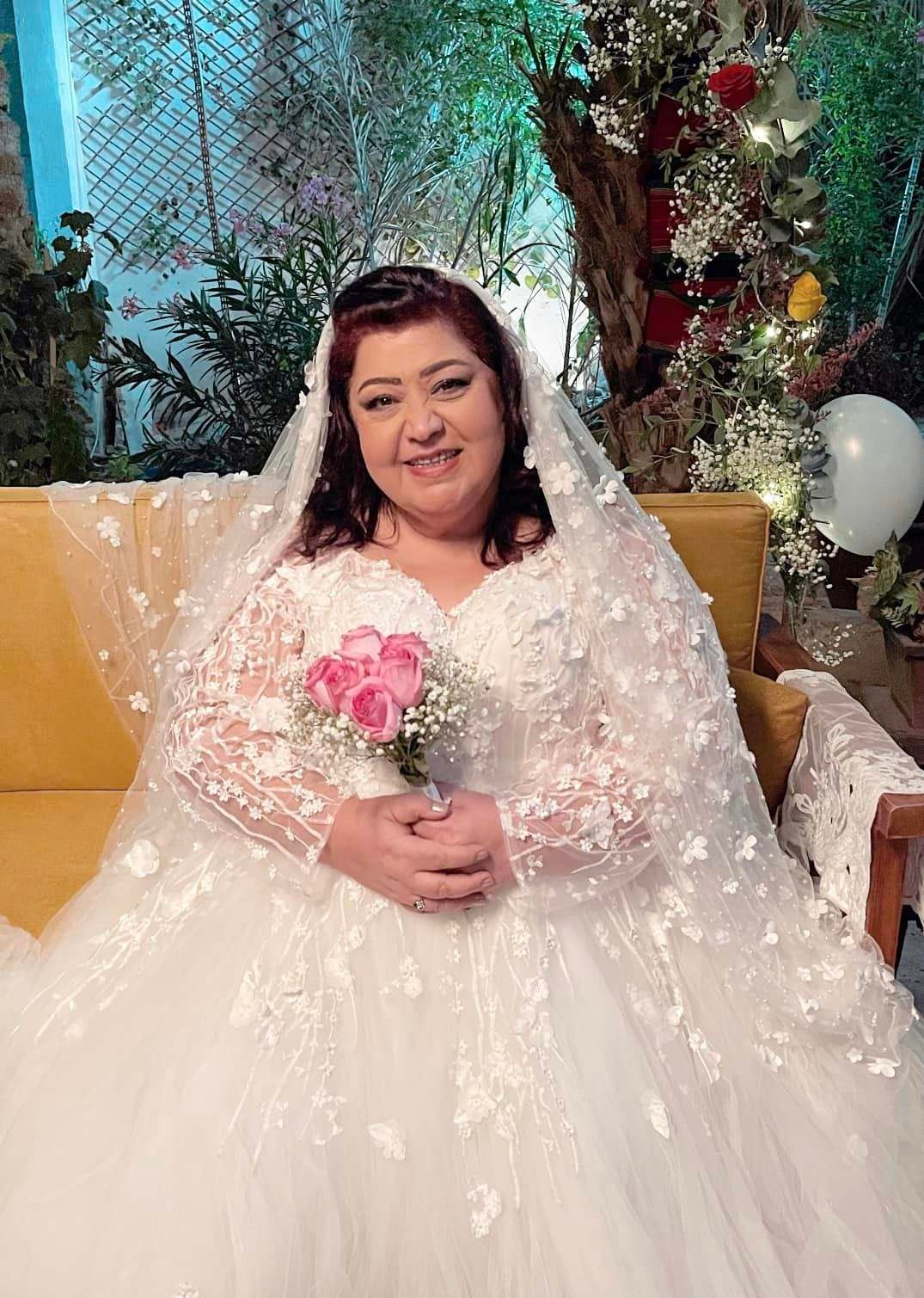 ليليان نمري بالفستان الأبيض... هل تزوّجت؟