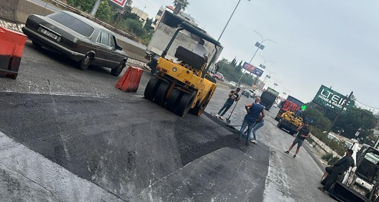Photo: Paving works are underway on the eastern lane of the Jbeil highway in the Nahr Ibrahim area, leading to heavy congestion
