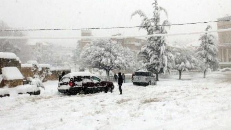 Saoufar - Mdayrej road is cut off due to a rockslide and an avalanche