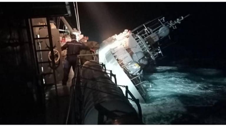 AFP: 31 Thai Navy sailors missing after vessel sinks