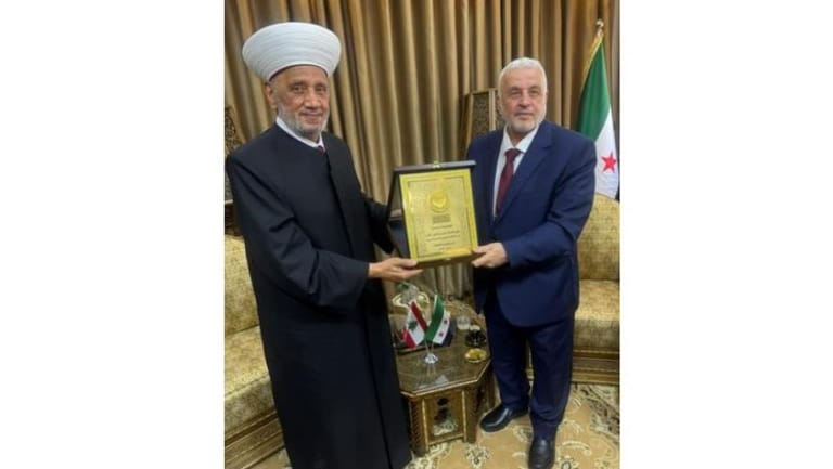 دريان استهل زيارته سوريا بأداء الصلاة في جامع بني أمية الكبير