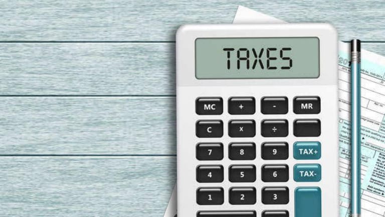 تحذيرات من ضريبة "التضامن الوطني" على الحسابات المصرفية