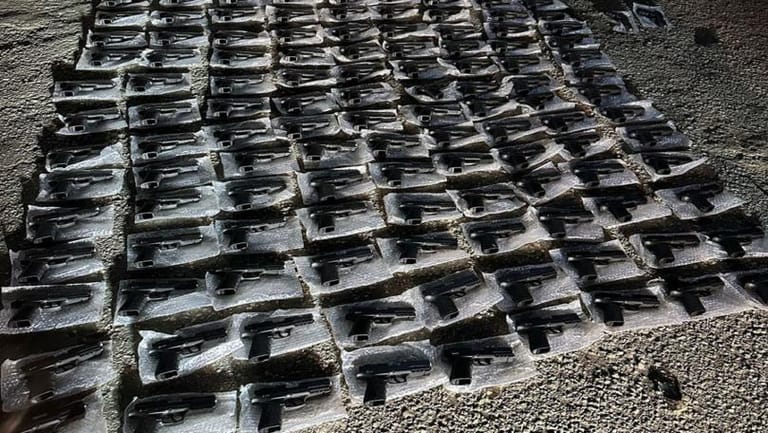 بالصورة: مسدّسات حربيّة... وإحباط عمليّات تهريب