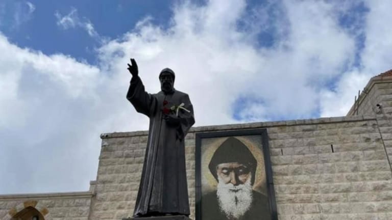 عون والراعي وآلاف المؤمنين الى عنايا… ولمار شربل دربٌ وورشة