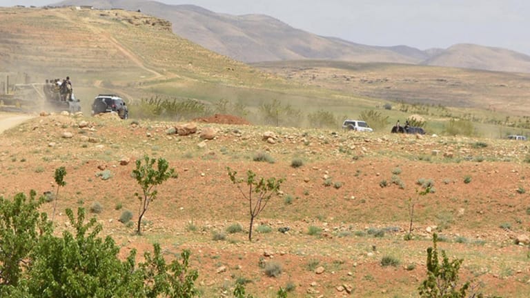 ما حقيقة دخول مسلّحين إلى لبنان وانسحاب الجيش؟