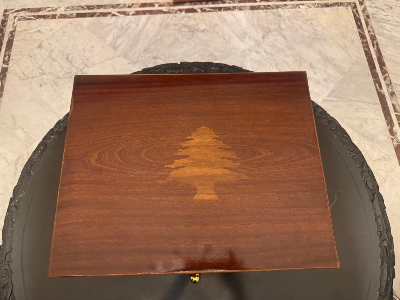 بالصور: اللقاء الأول... وهدية للبابا