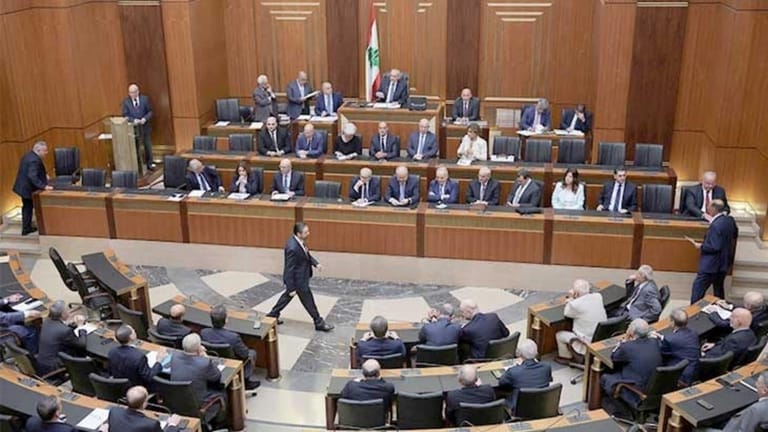 البرلمان للحكومة: حصرية السلاح أوّلًا... "وبعدين منحكي"