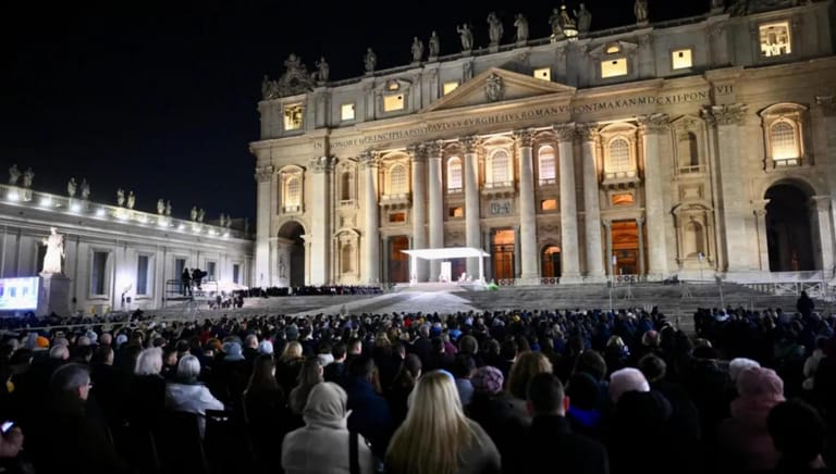 Faithful Gather in Support of the Pope