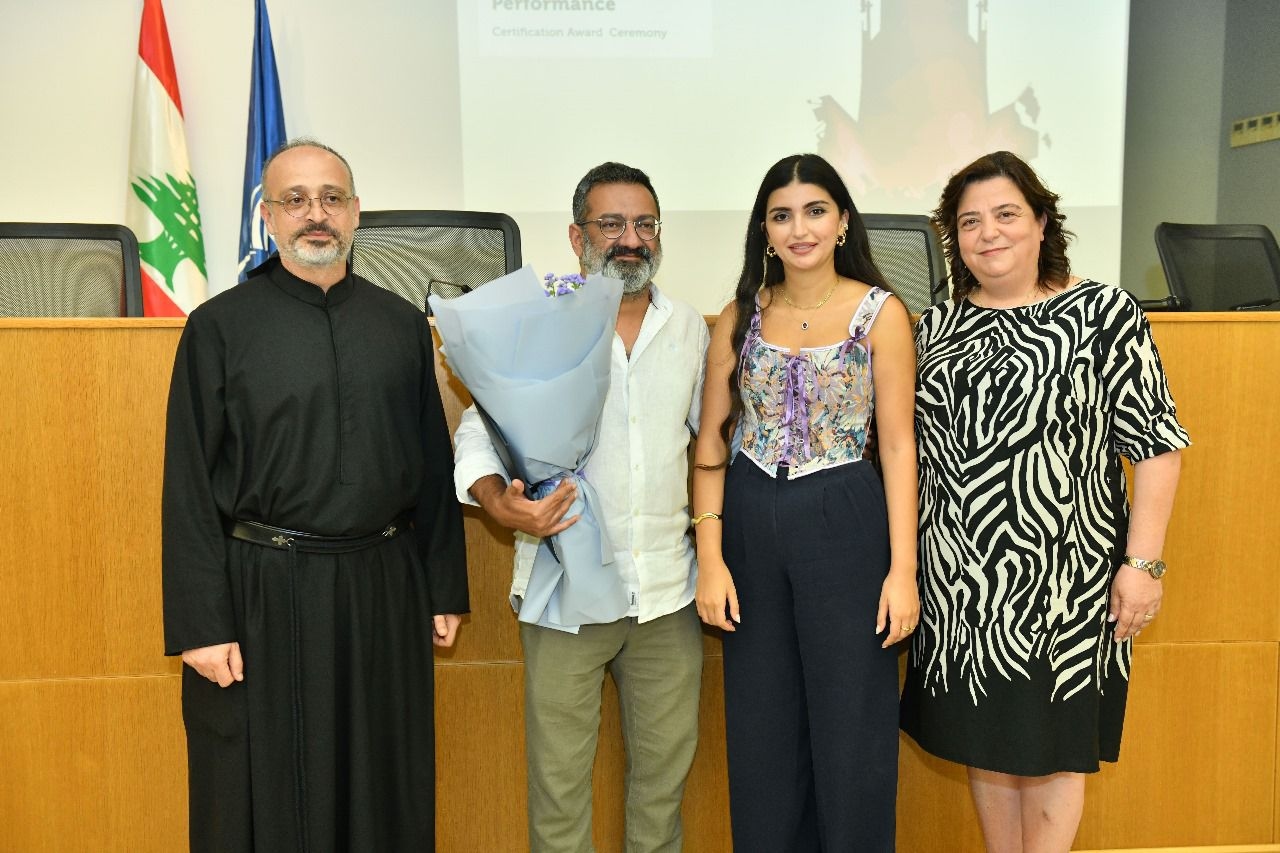 تكريم طلاب محترف الفنون الأدائية في جامعة الروح القدس – الكسليك تحت إشراف وإدارة جورج خبّاز