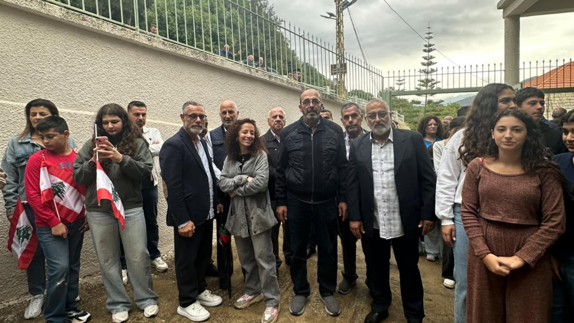 وقفة احتجاجية في رشميا رفضاً لقرار إقفال ثانوية مارون عبود