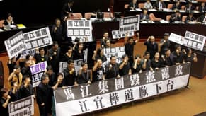 Watch: Taiwan Lawmakers Bitterly Fight Over Parliament Reforms