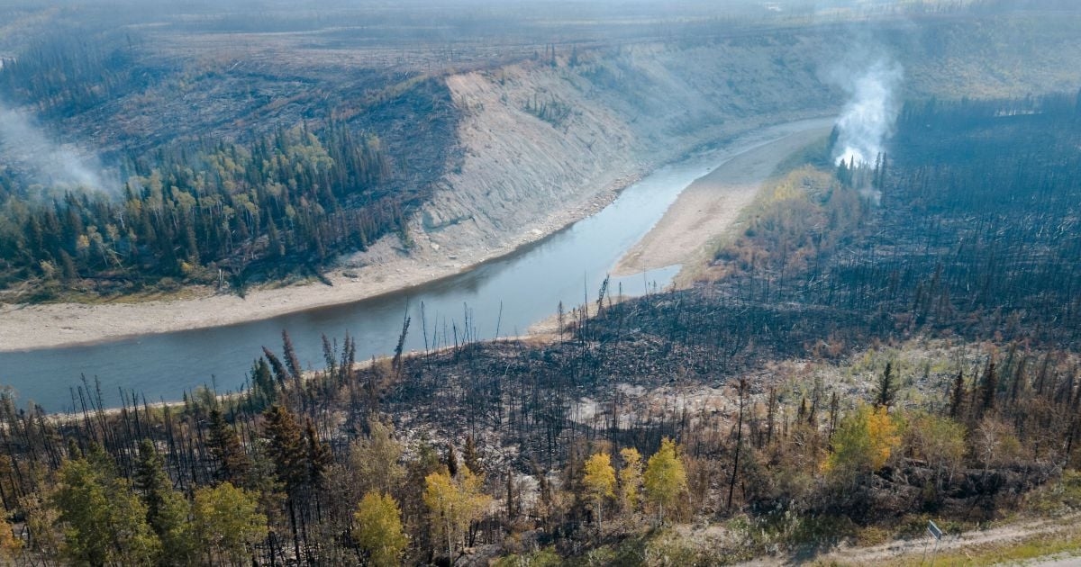 Entire town of Hay River in Canada ordered to leave as wildfires encroach