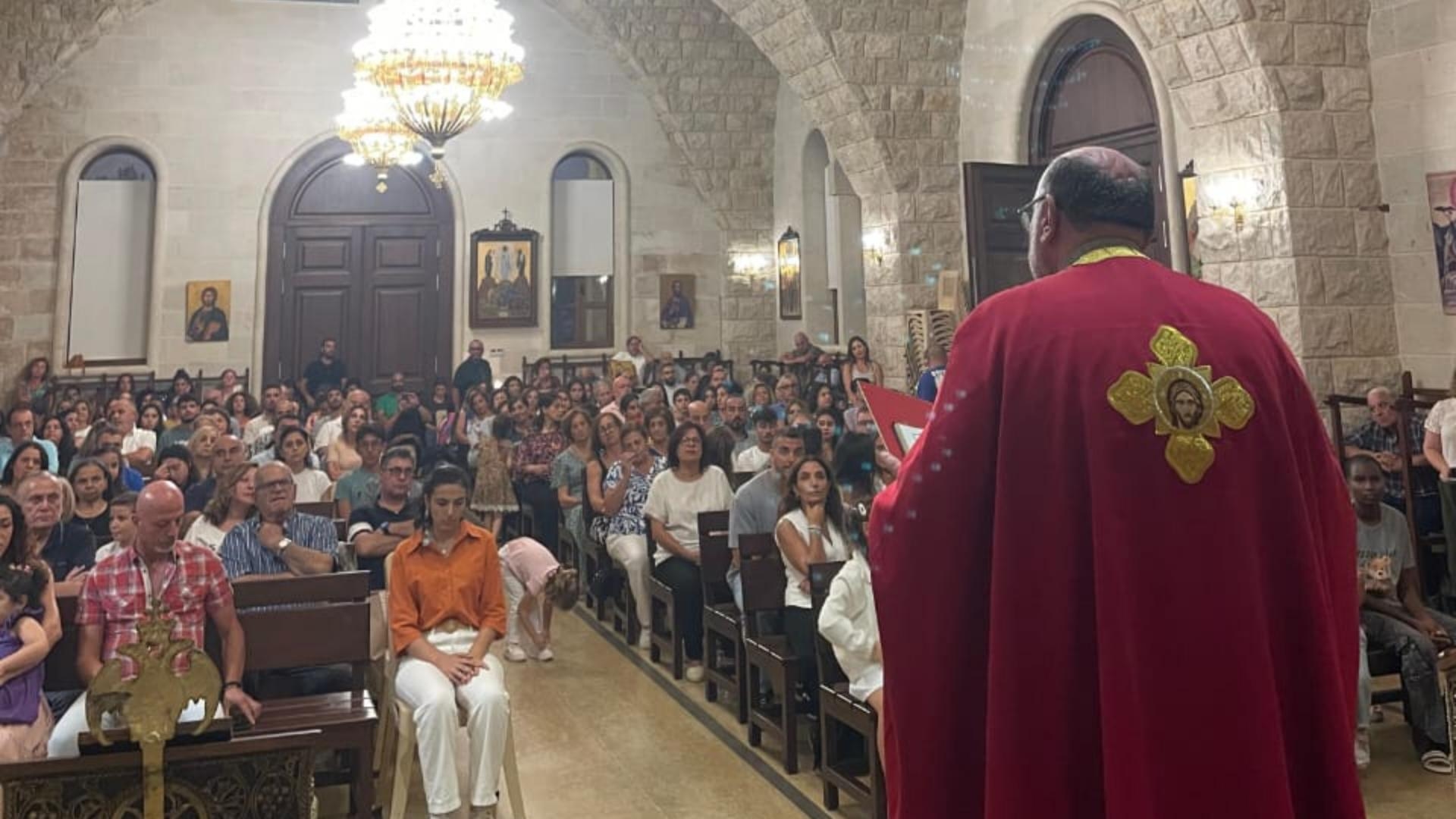 بالصّور: رعية الشويفات للروم الأرثوذكس تحتفل بعيد رفع الصليب