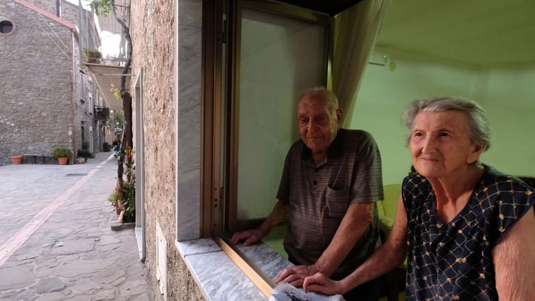 يعيشون أكثر من 100 سنة... ما سرّ سكان هذه البلدة؟