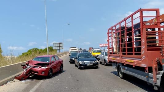 Photo: A car accident on the Rmayleh highway towards Sidon caused a traffic jam