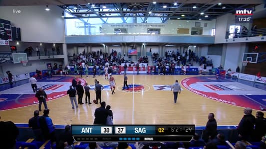 The match between Antranik and Sagesse was stopped in the second quarter as a basket was broken