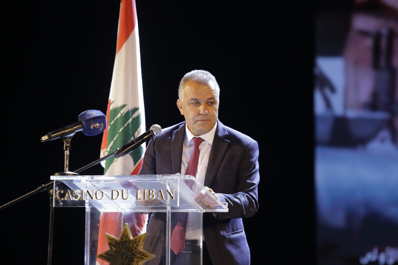 توقيع "سقوط الحصن" لكلوفيس الشويفاتي.. الأبطال الحقيقيون لا يتقاعدون