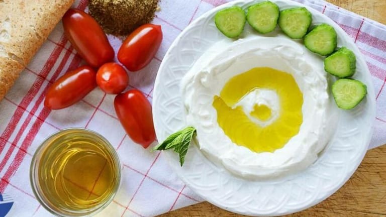 اللبنة تخطّت الـ50 ألفاً... باتت الترويقة زيتون وزعتر فقط!