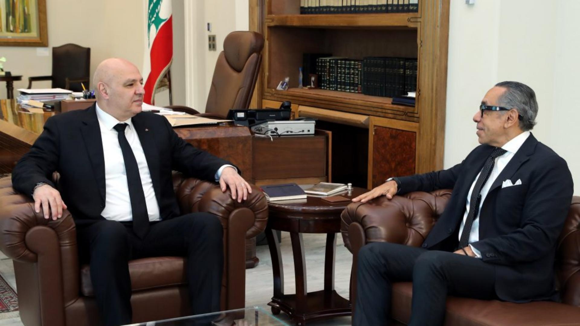 "لرفع اليد عن لبنان"... مواقف حازمة للسفير المصري ونصائح