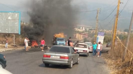 Protesters cut off Dennieh road to Tripoli with burning tires