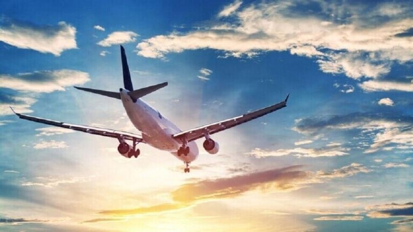مضيفة تكشف: هذا ما يحدث إذا مات شخص على متن الطائرة