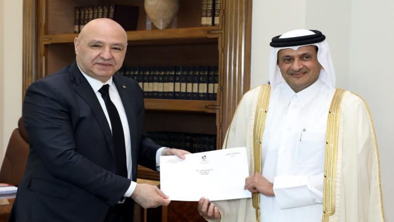 بالصورة: رسالة قطريّة للرئيس